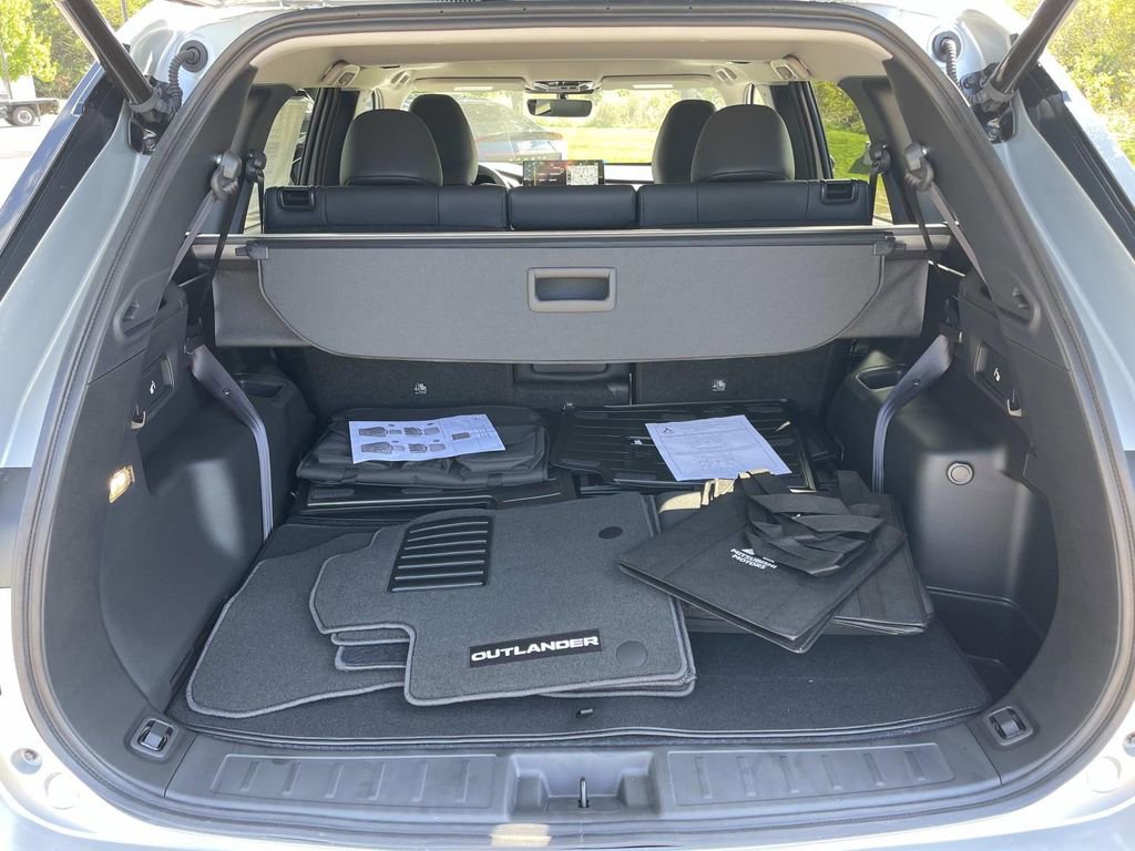 New 2025 Mitsubishi Outlander SE image 12