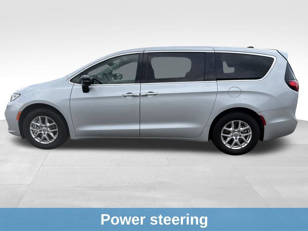 Used 2024 Chrysler Pacifica Touring-L FWD image 13