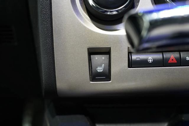 Used 2013 Dodge Challenger SRT8 w/ Harman Kardon Audio Group RWD image 29