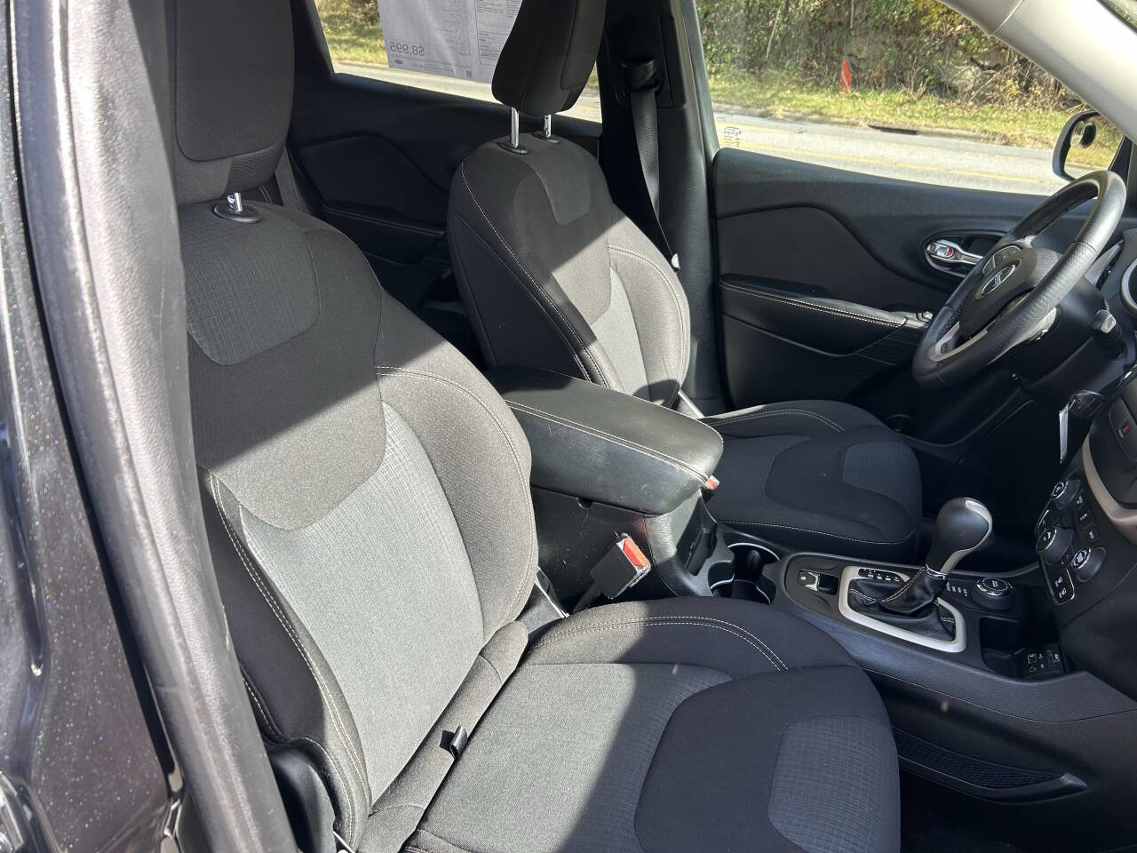 Used 2016 Jeep Cherokee Latitude image 24