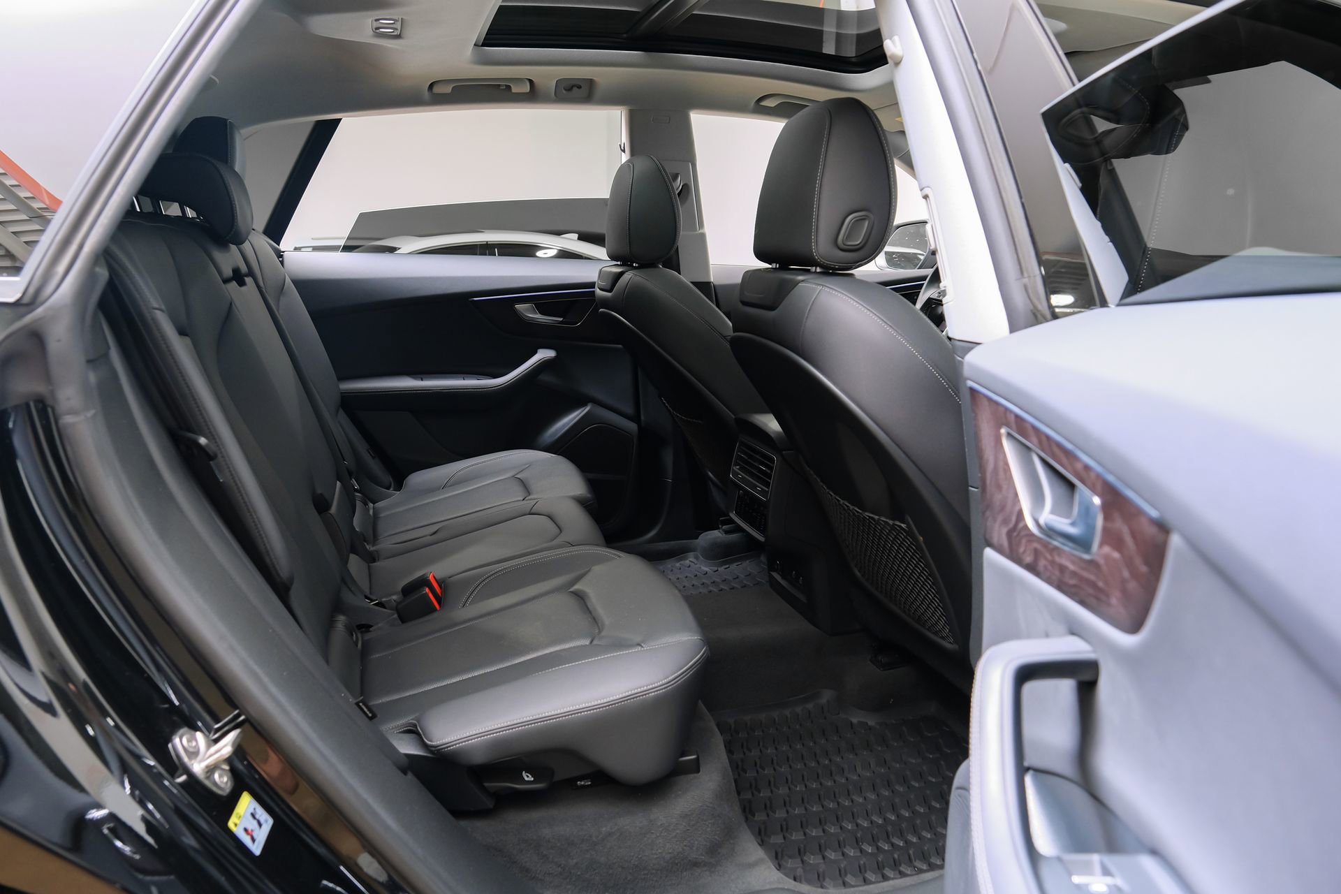 Used 2023 Audi Q8 Premium Plus w/ Premium Plus Package image 38