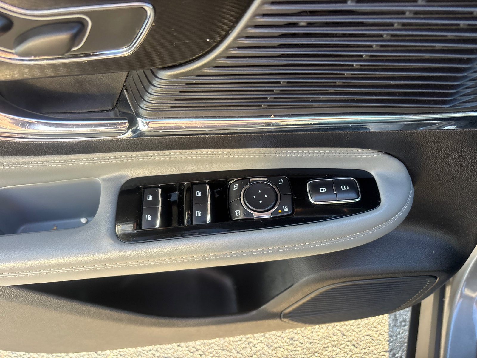 Used 2022 Lincoln Corsair FWD image 13