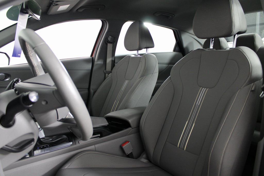 Certified 2025 Hyundai Elantra Sport image 17