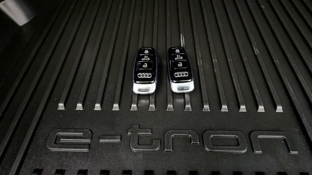 Used 2024 Audi Q8 e-tron Prestige AWD/4WD image 84