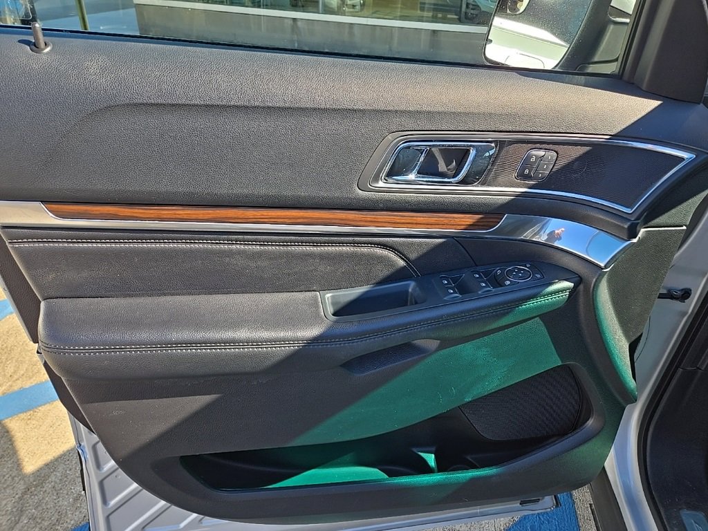 Used 2016 Ford Explorer Limited image 12