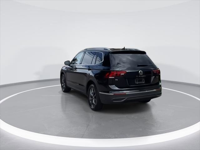 Certified 2022 Volkswagen Tiguan SE image 6