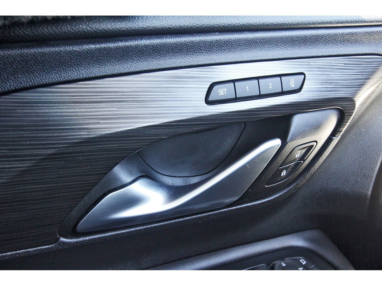 Used 2022 GMC Terrain SLT w/ Tech Package image 25