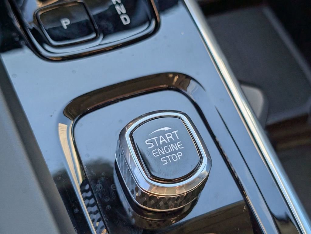 Used 2023 Volvo XC60 B6 Ultimate w/ Climate Package image 42