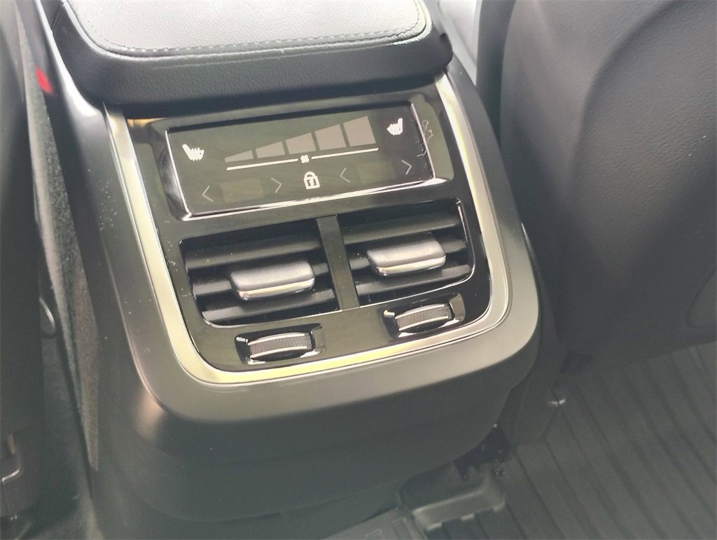 Certified 2023 Volvo XC90 B5 Core w/ Protection Package Premier image 30