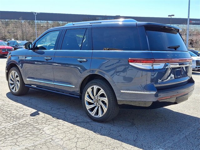 Used 2022 Lincoln Navigator Reserve image 4