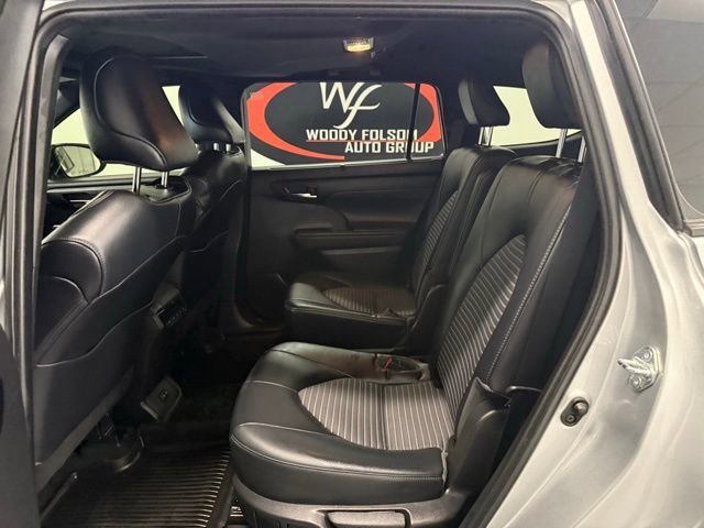 Used 2022 Toyota Highlander XSE image 16