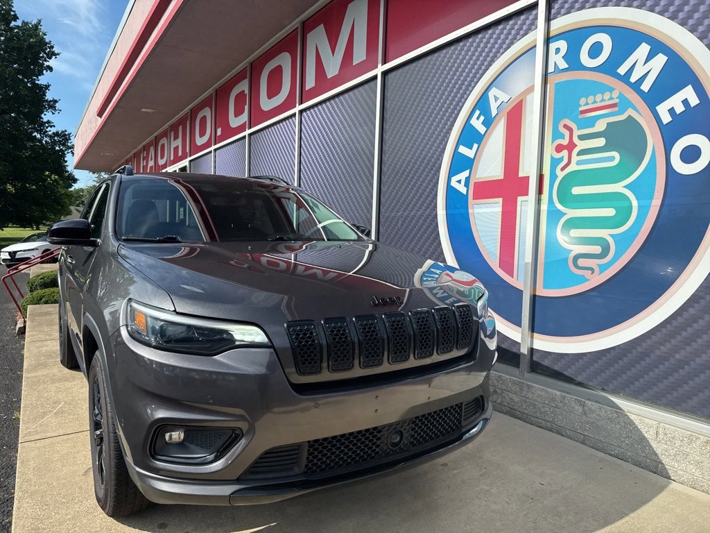 Used 2023 Jeep Cherokee Altitude Lux image 1