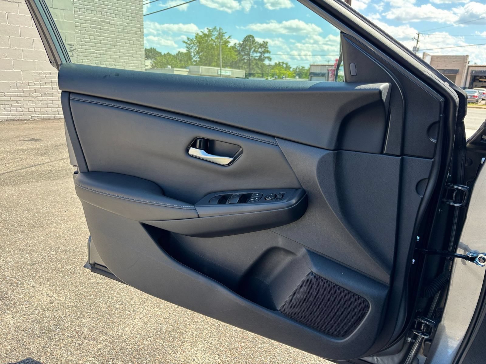 Used 2025 Nissan Sentra SV FWD image 15