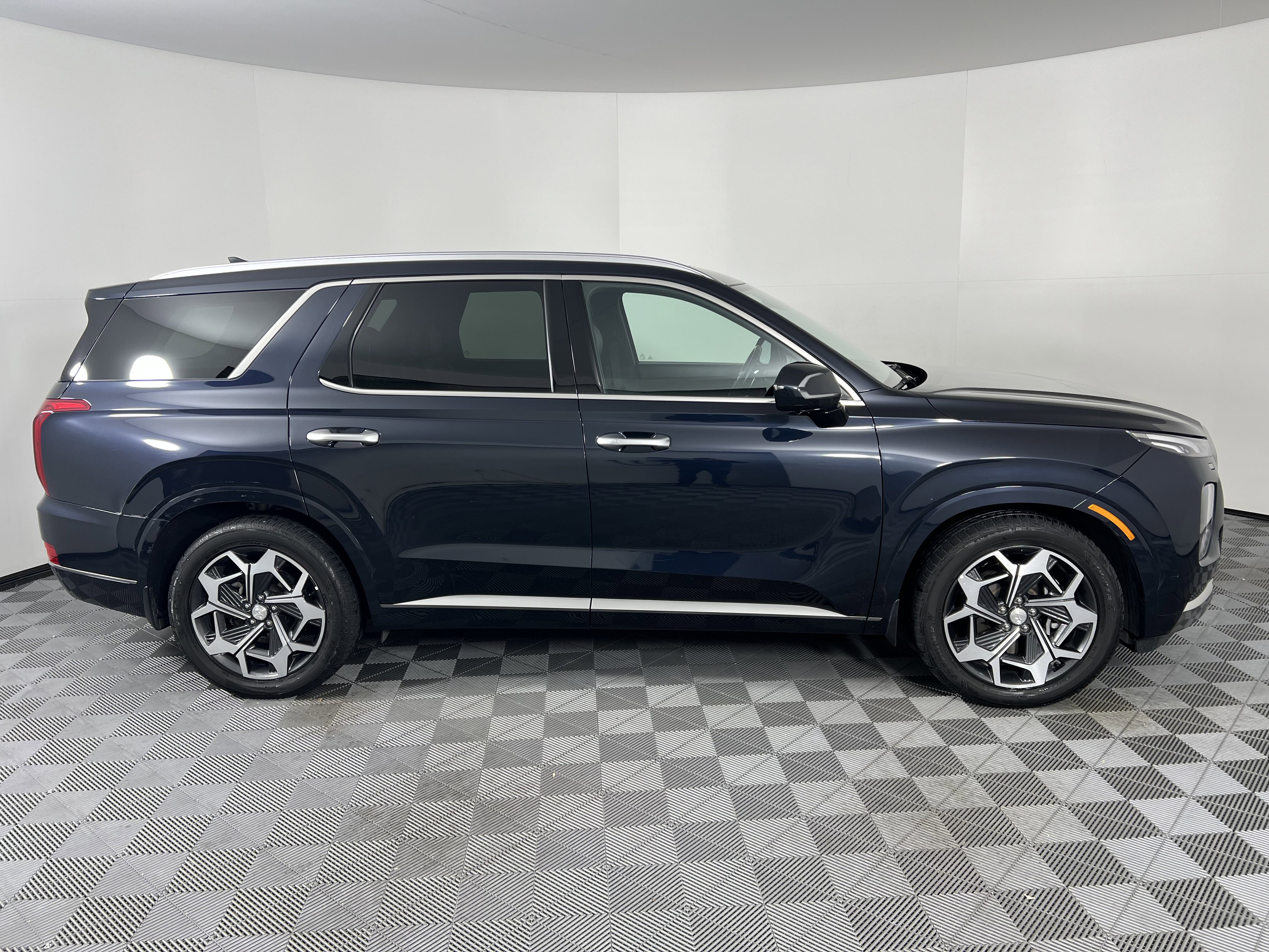 Used 2022 Hyundai Palisade Calligraphy w/ Winter Package image 13