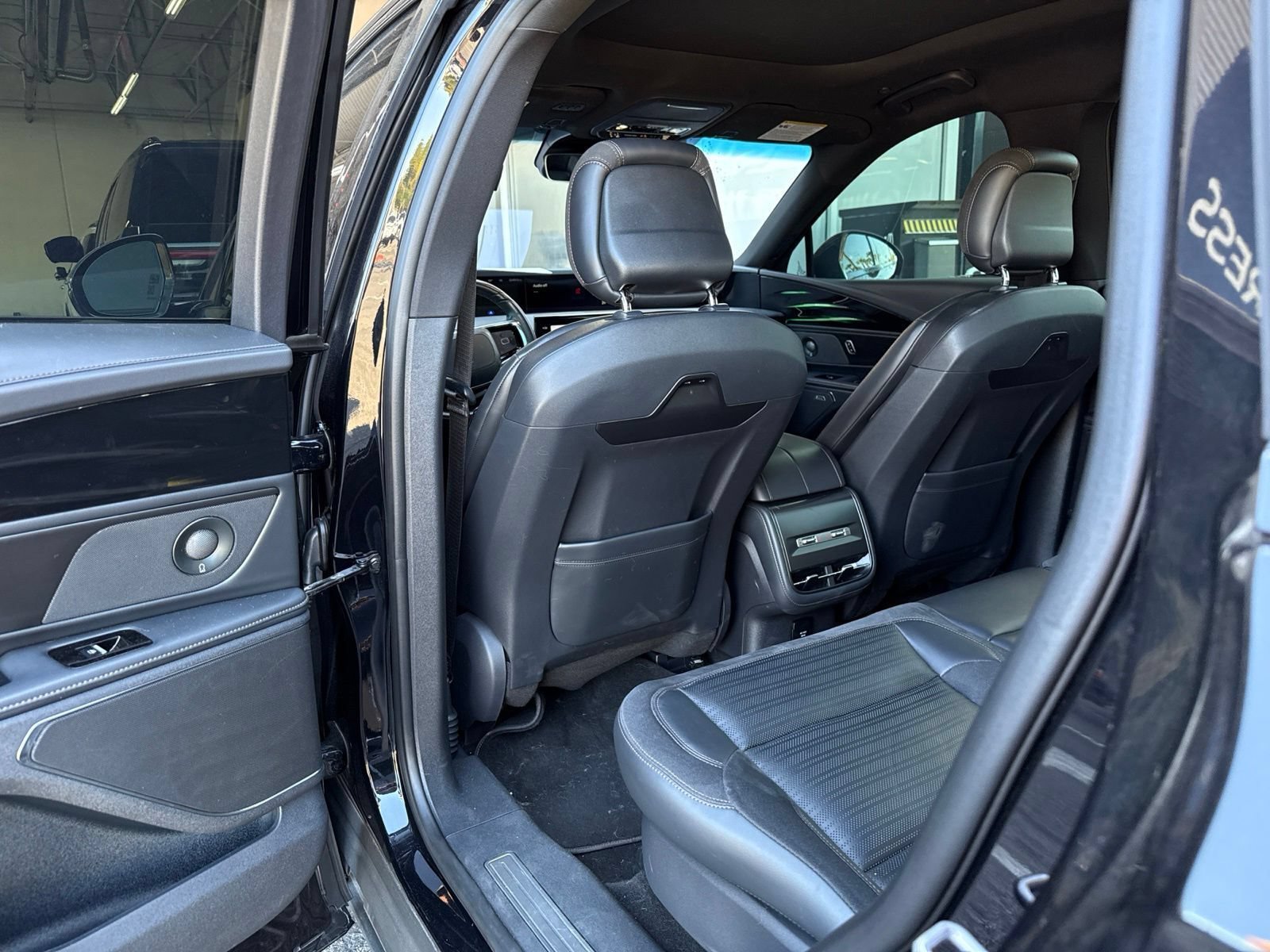 Used 2024 Lincoln Nautilus Reserve w/ Equipment Group 202A AWD/4WD image 16
