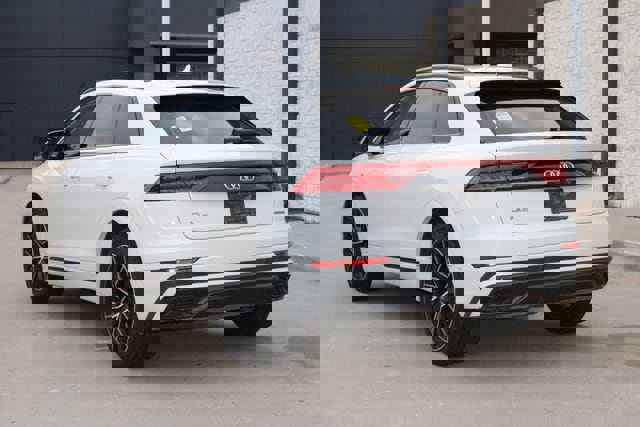 Used 2020 Audi Q8 Premium Plus w/ Premium Plus Package image 3
