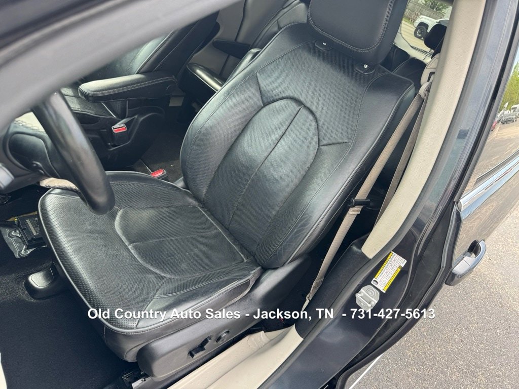 Used 2020 Chrysler Pacifica Limited FWD image 15