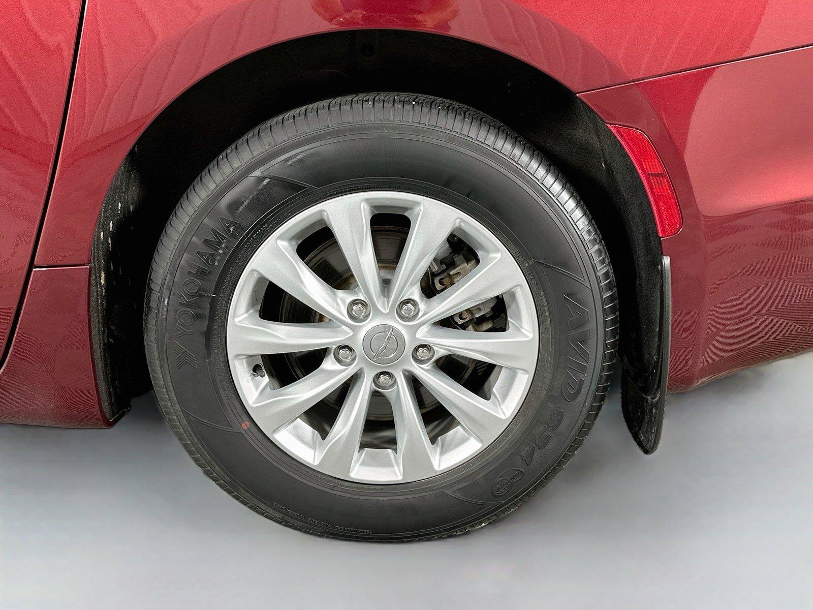 Used 2018 Chrysler Pacifica Touring-L w/ Advanced Safetytec Group FWD image 30