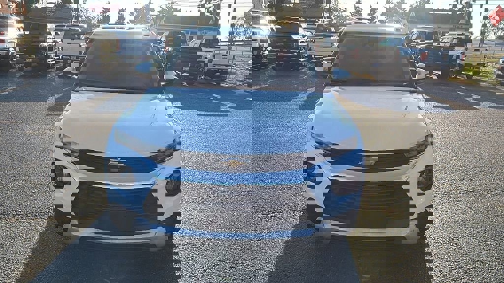 Used 2023 Chevrolet TrailBlazer LT image 2