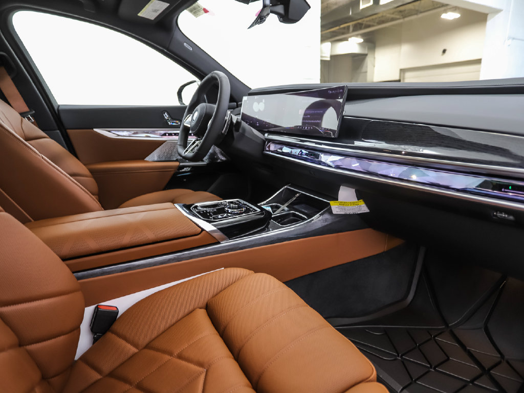 Used 2026 BMW 750e xDrive AWD/4WD image 29