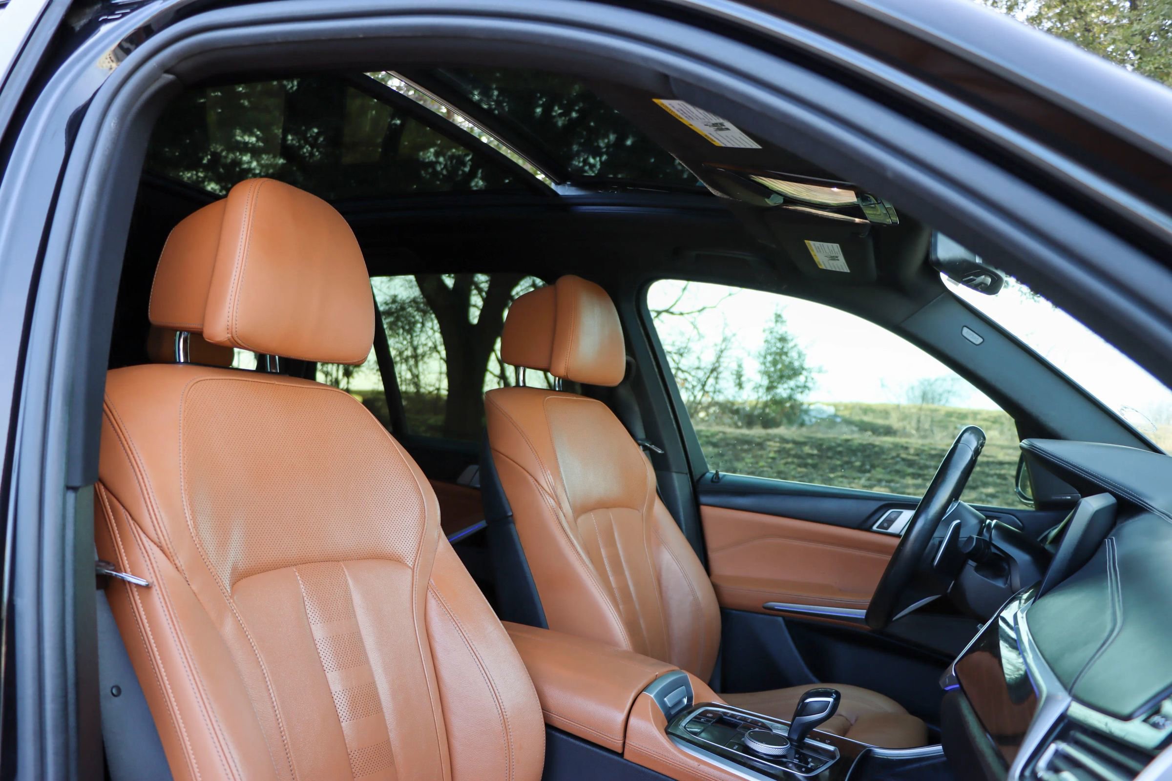 Used 2019 BMW X5 xDrive50i w/ M Sport Package image 21