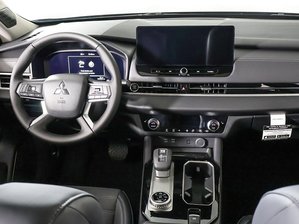 New 2025 Mitsubishi Outlander SE image 37