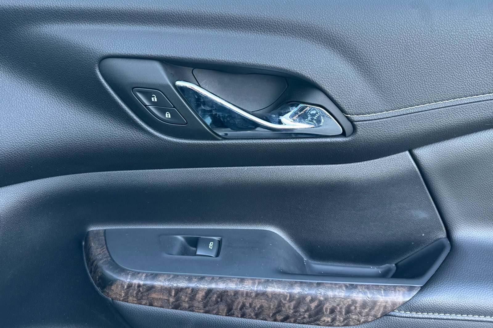 Used 2023 GMC Acadia Denali w/ Black Diamond Edition image 21