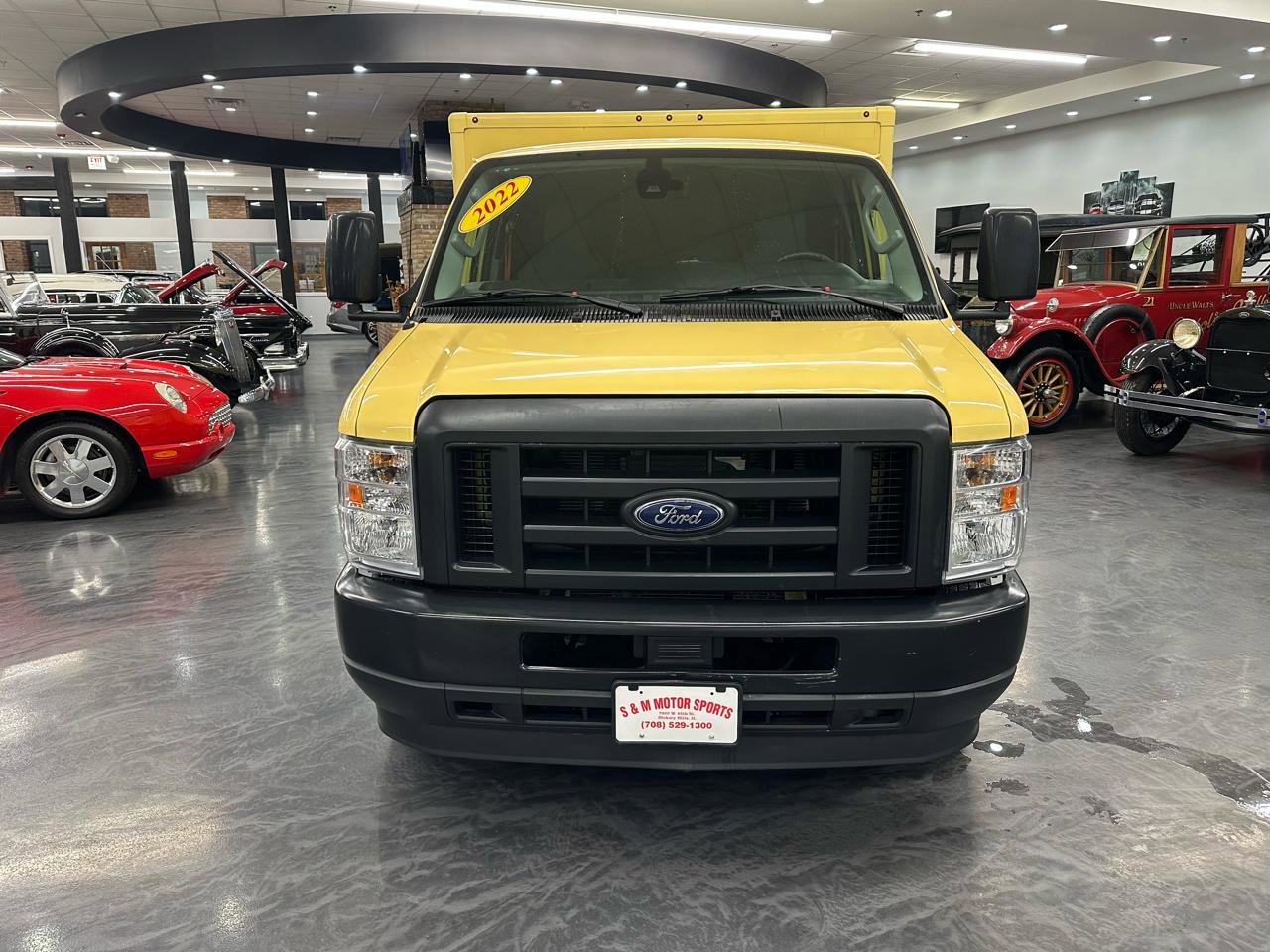 Used 2022 Ford E-450 and Econoline 450 Super Duty RWD image 2