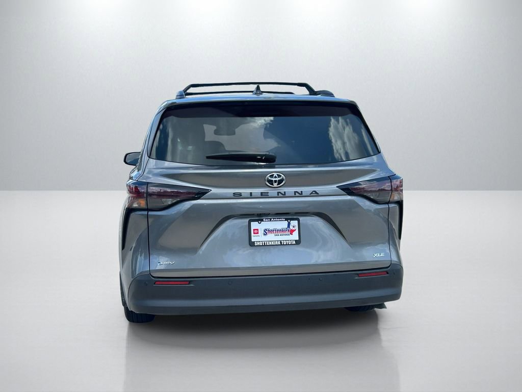 Used 2026 Toyota Sienna XLE FWD image 6