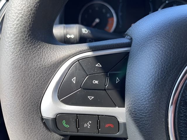 Used 2023 Jeep Renegade Latitude AWD/4WD image 16