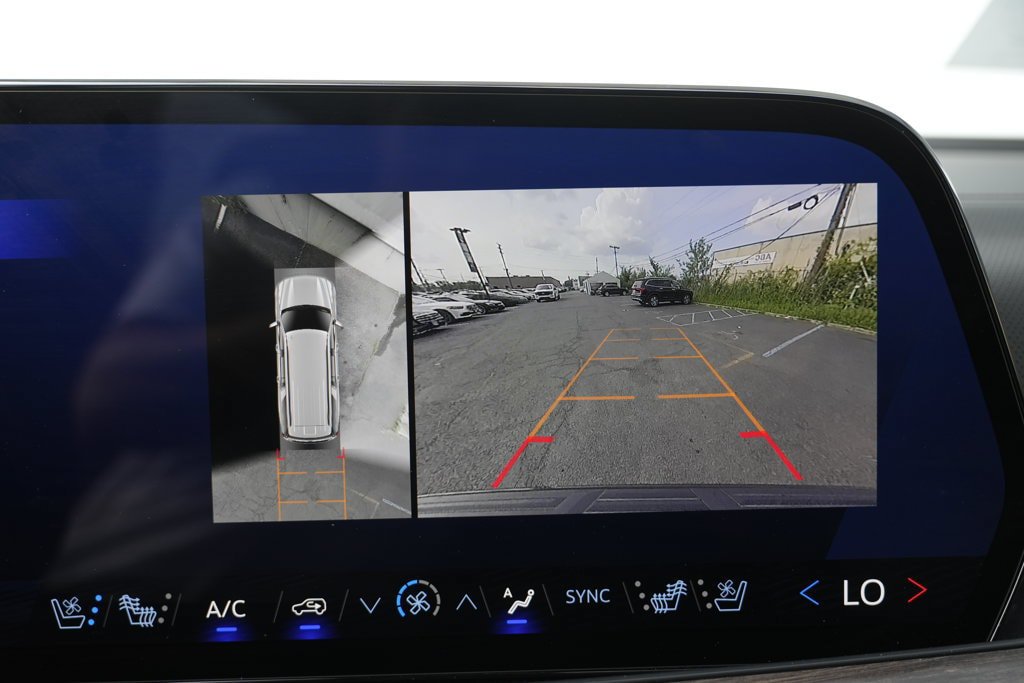 Used 2025 Chevrolet Suburban Premier AWD/4WD image 58