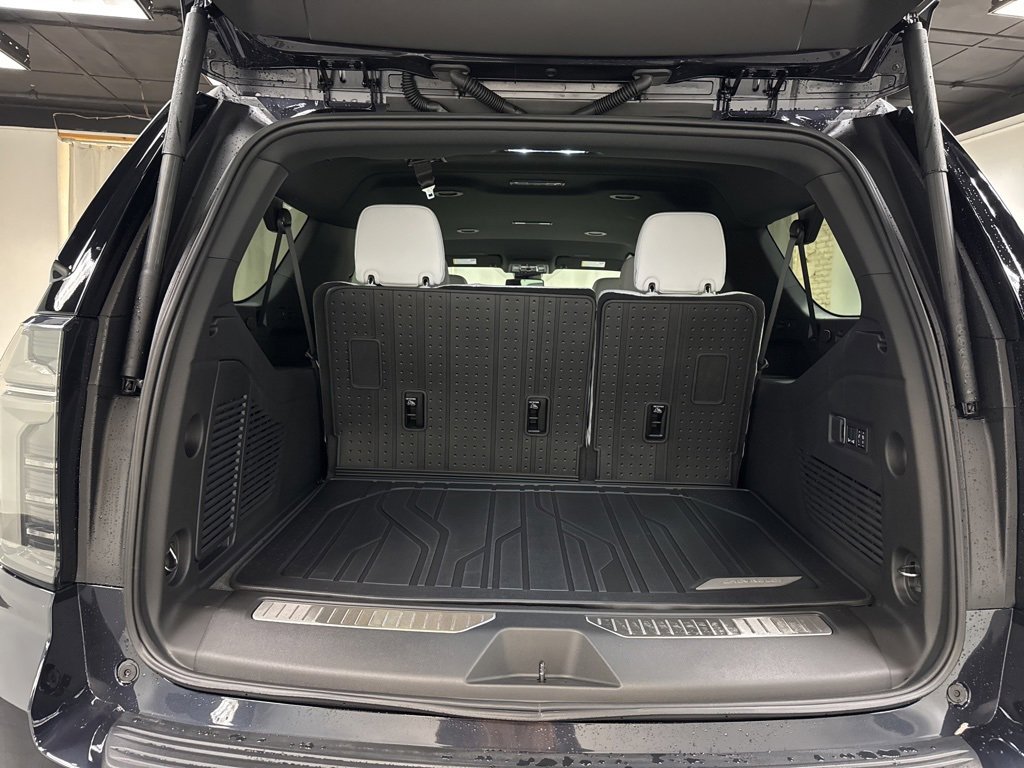 New 2026 Chevrolet Suburban Premier image 12