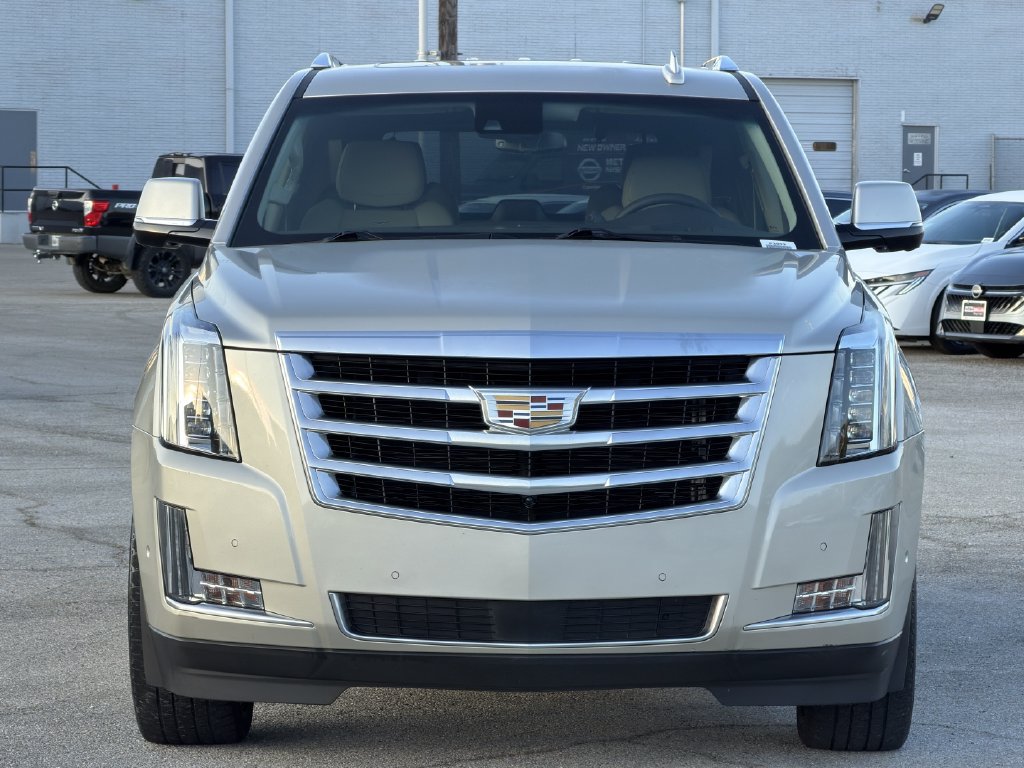 Used 2017 Cadillac Escalade Premium Luxury RWD image 3