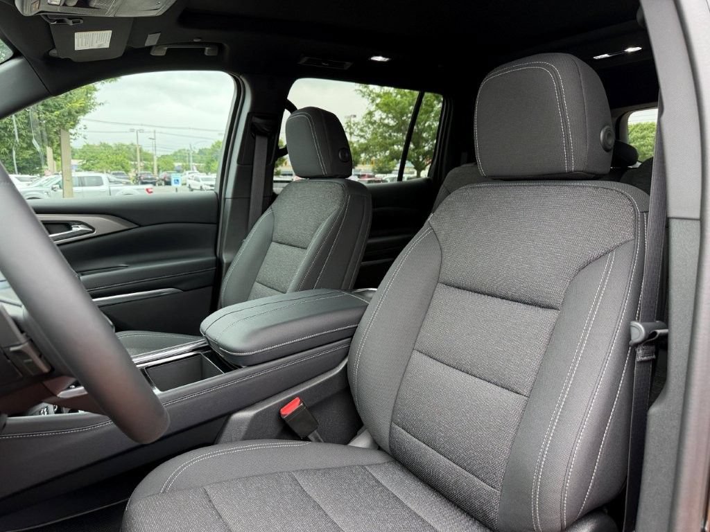 New 2026 Chevrolet Traverse LT w/ Sun and Wheel Package FWD image 13
