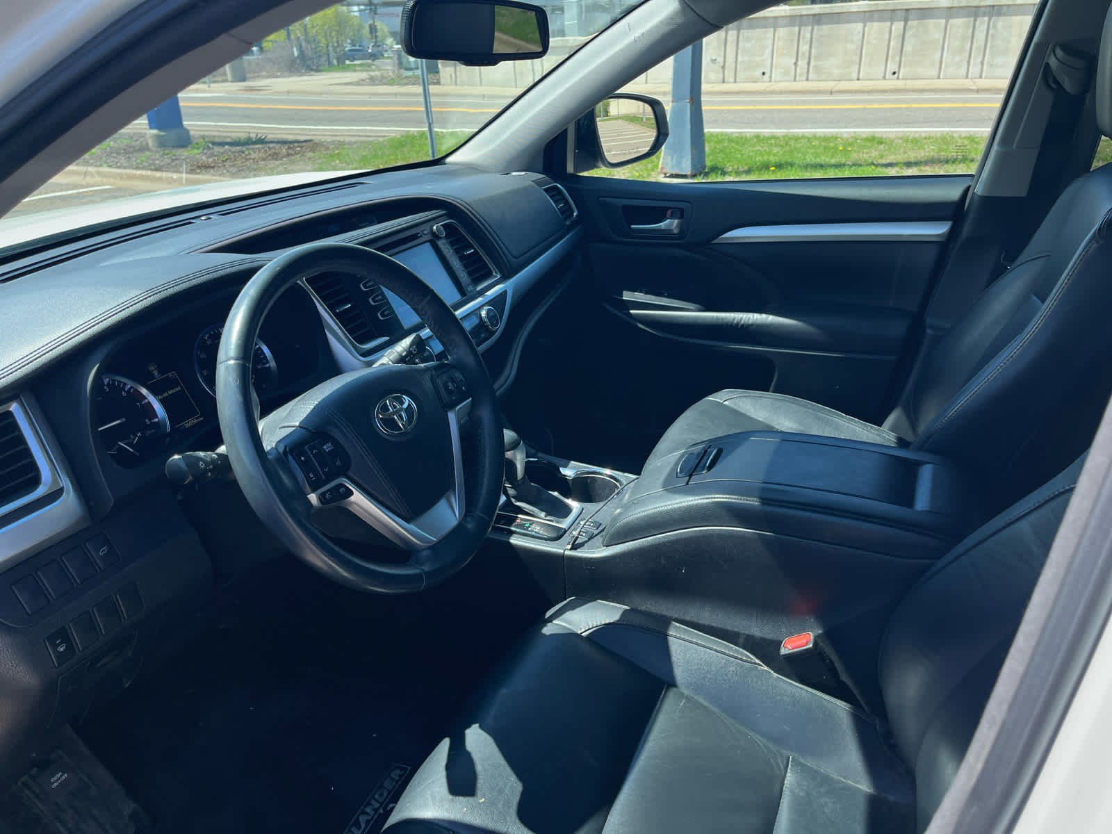 Used 2016 Toyota Highlander XLE AWD/4WD image 11