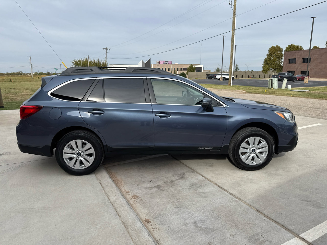 Used 2017 Subaru Outback 2.5i Premium image 7