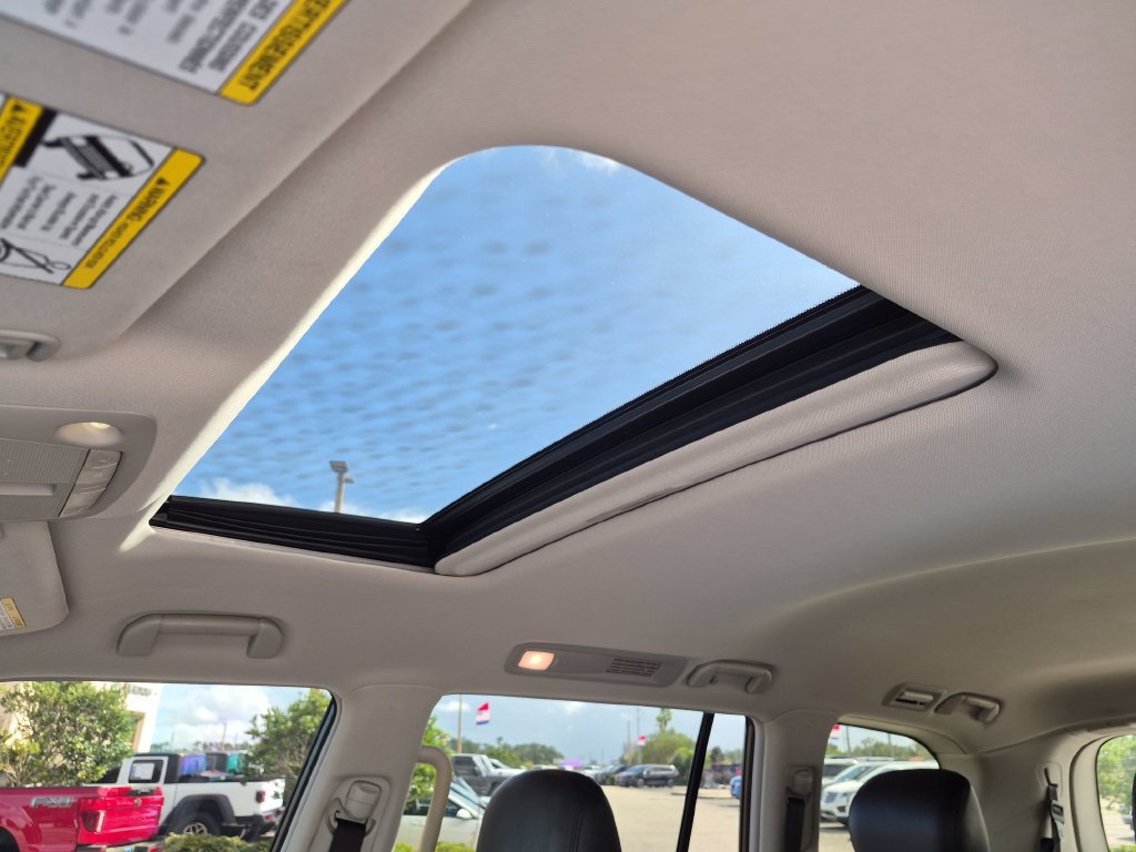 Used 2024 Nissan Armada SL w/ Captain's Chairs Package AWD/4WD image 18