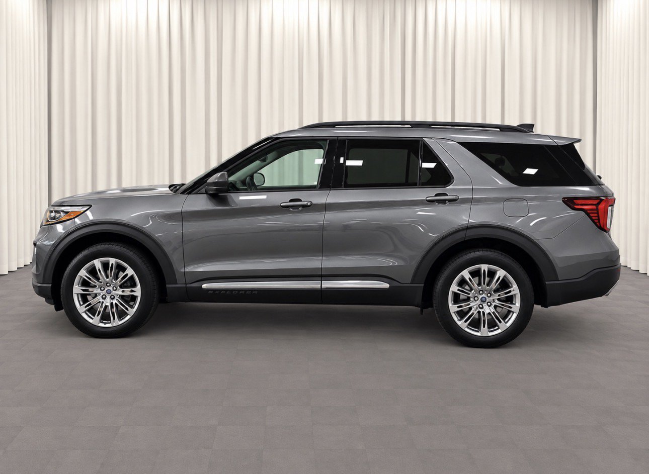 Used 2025 Ford Explorer Active w/ Active Comfort Package AWD/4WD image 6