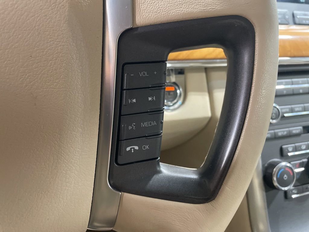 Used 2009 Lincoln MKS image 23