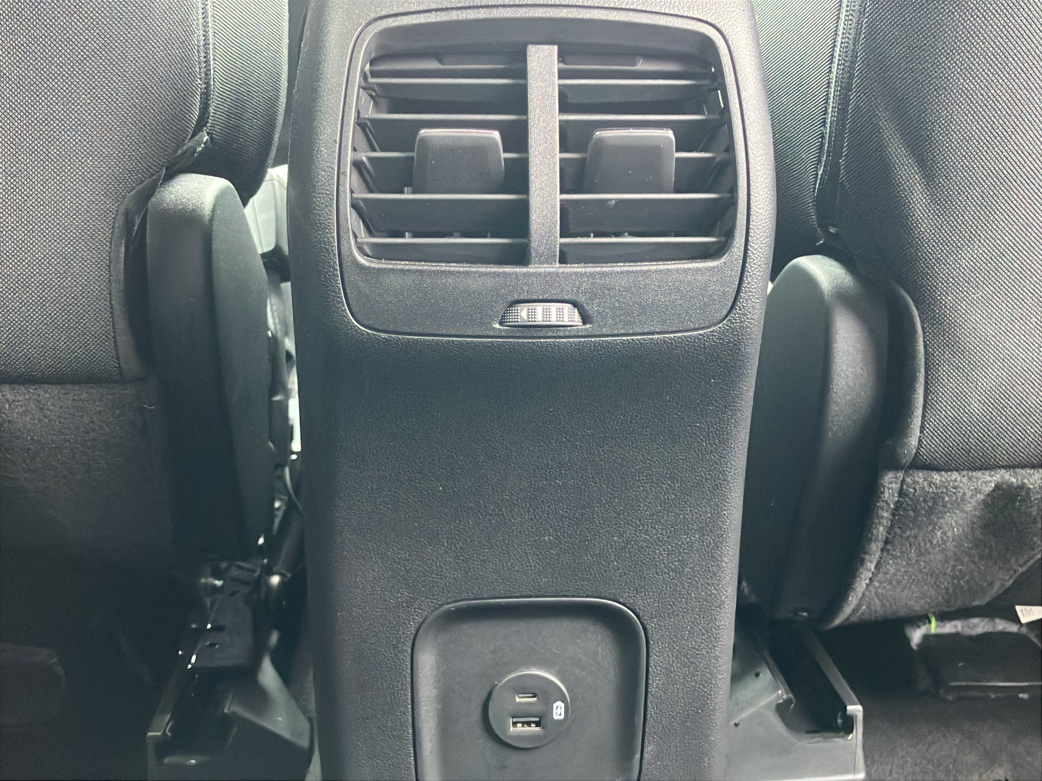 Used 2022 Ford Escape SE w/ SE Sport Appearance Package FWD image 32