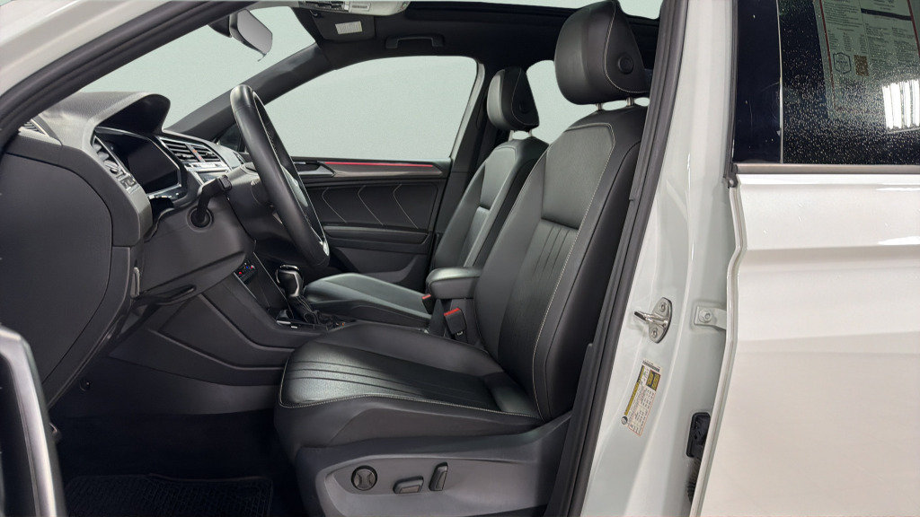 Certified 2023 Volkswagen Tiguan SE R-Line AWD/4WD image 17