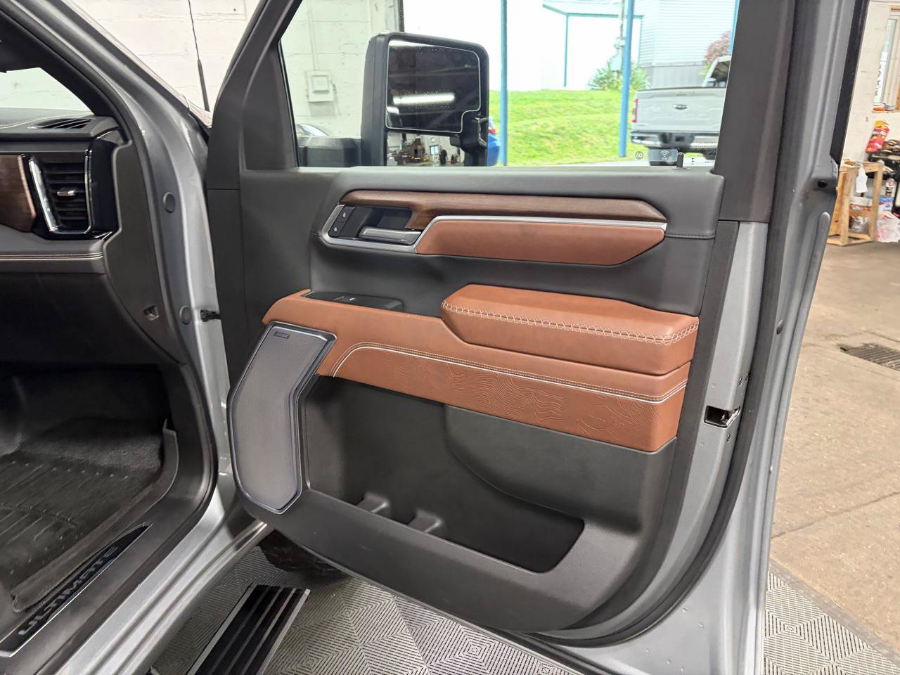 Used 2025 GMC Sierra 3500 Denali Ultimate AWD/4WD image 19