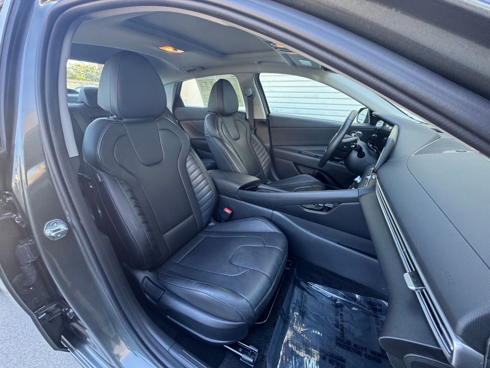 Used 2025 Hyundai Elantra Limited image 39