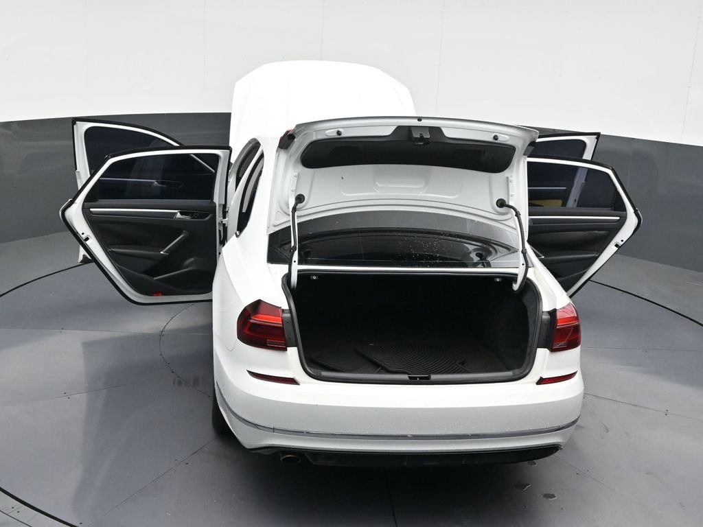 Used 2017 Volkswagen Passat 1.8T R-Line w/ R-Line Lighting Package FWD image 35