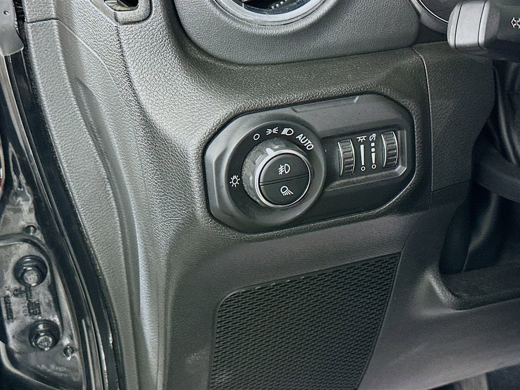 Certified 2022 Jeep Gladiator Overland w/ Popular Equipment Package image 18