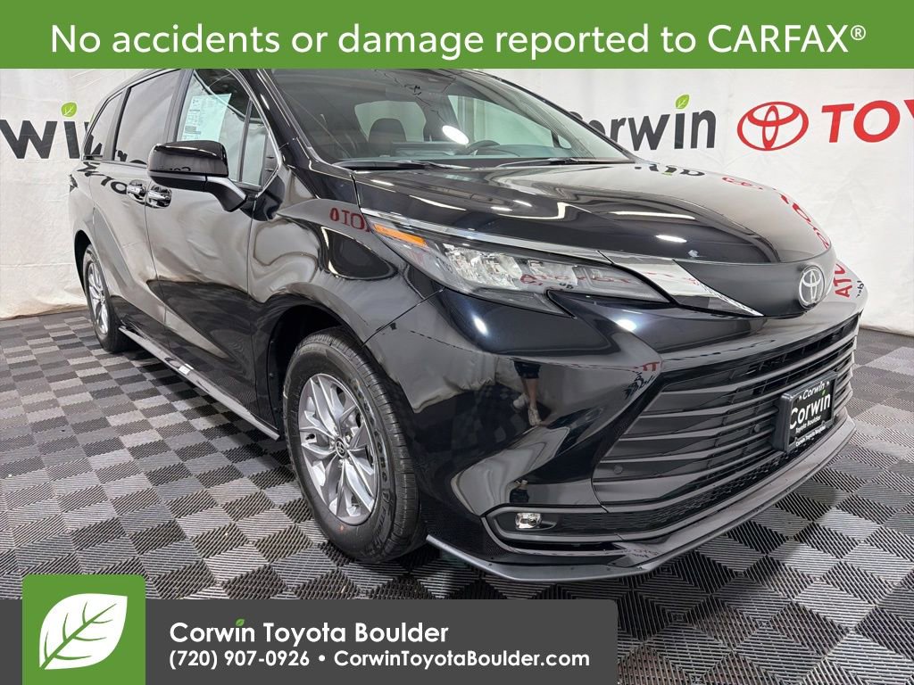 Used 2026 Toyota Sienna XLE image 1