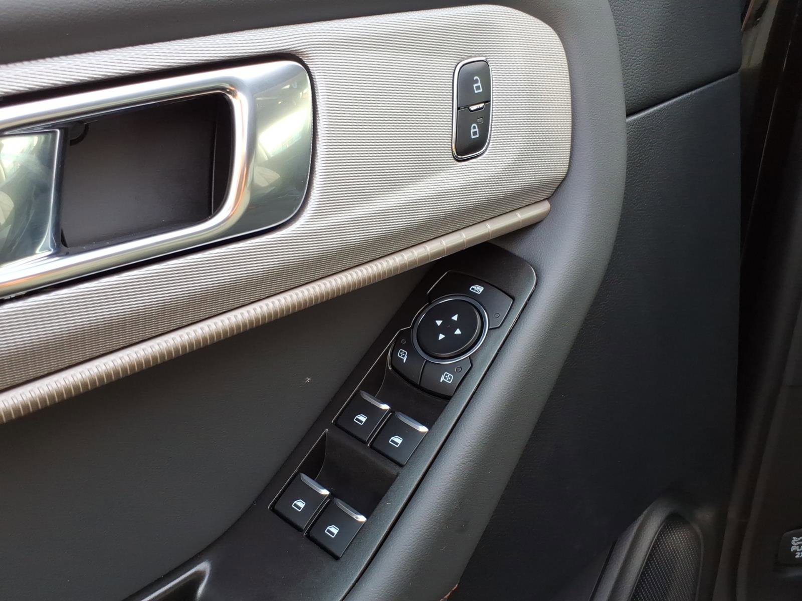 Used 2025 Ford Explorer Active image 18