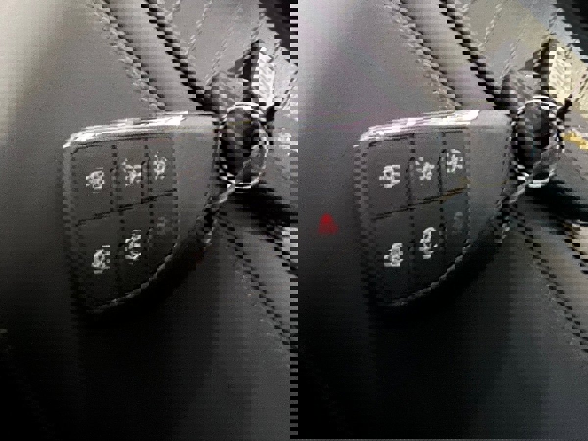 Used 2024 Chevrolet Suburban Z71 image 13