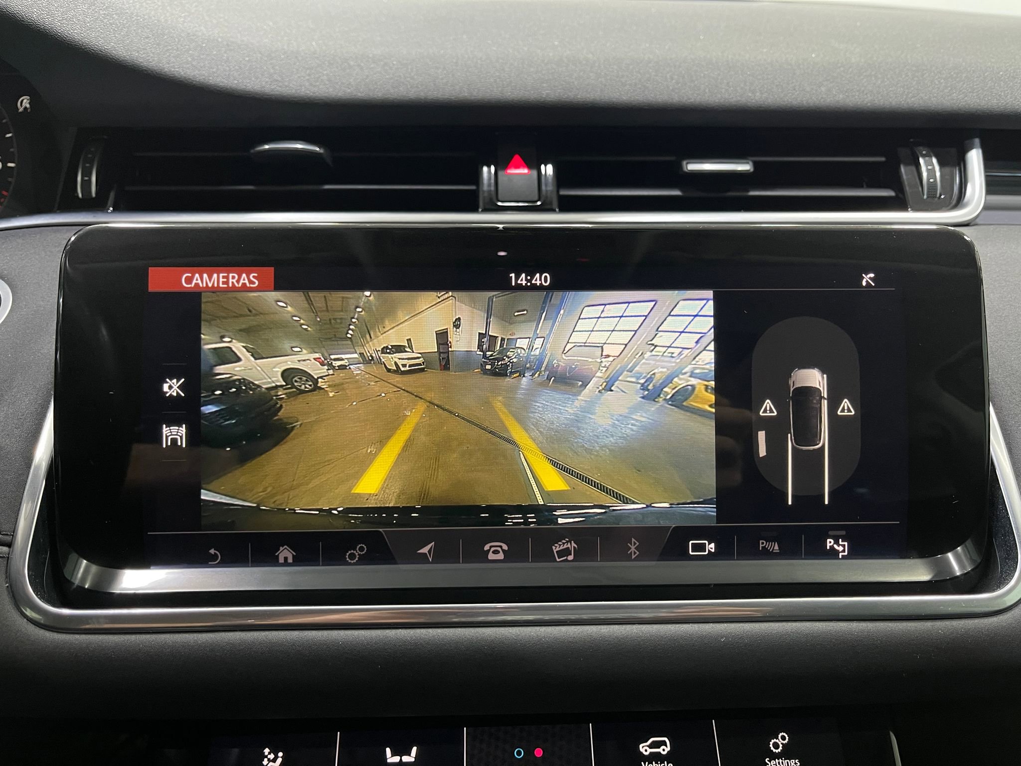 Used 2020 Land Rover Range Rover Evoque SE image 11