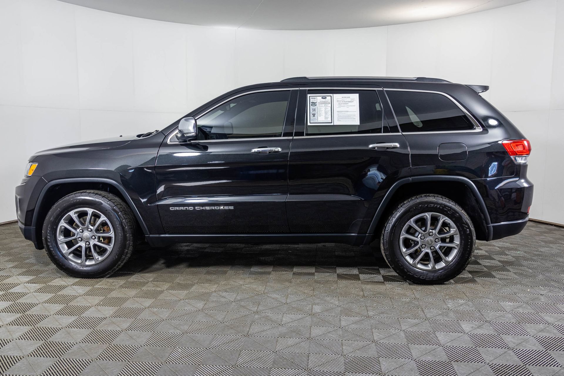 Used 2015 Jeep Grand Cherokee Limited image 22
